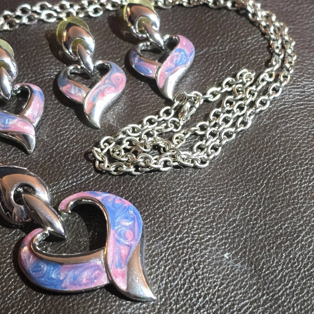 Heart-shaped necklace & earring SET. Enamel detailing on silvertone. Vintage.